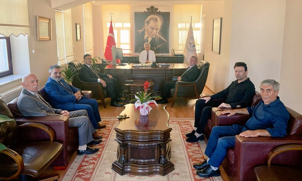 Milliyetçi Hareket Partisi İlçe Başkanı ve Yönetimi Kaymakamımıza Hayırlı Olsun Ziyaretinde Bulundu