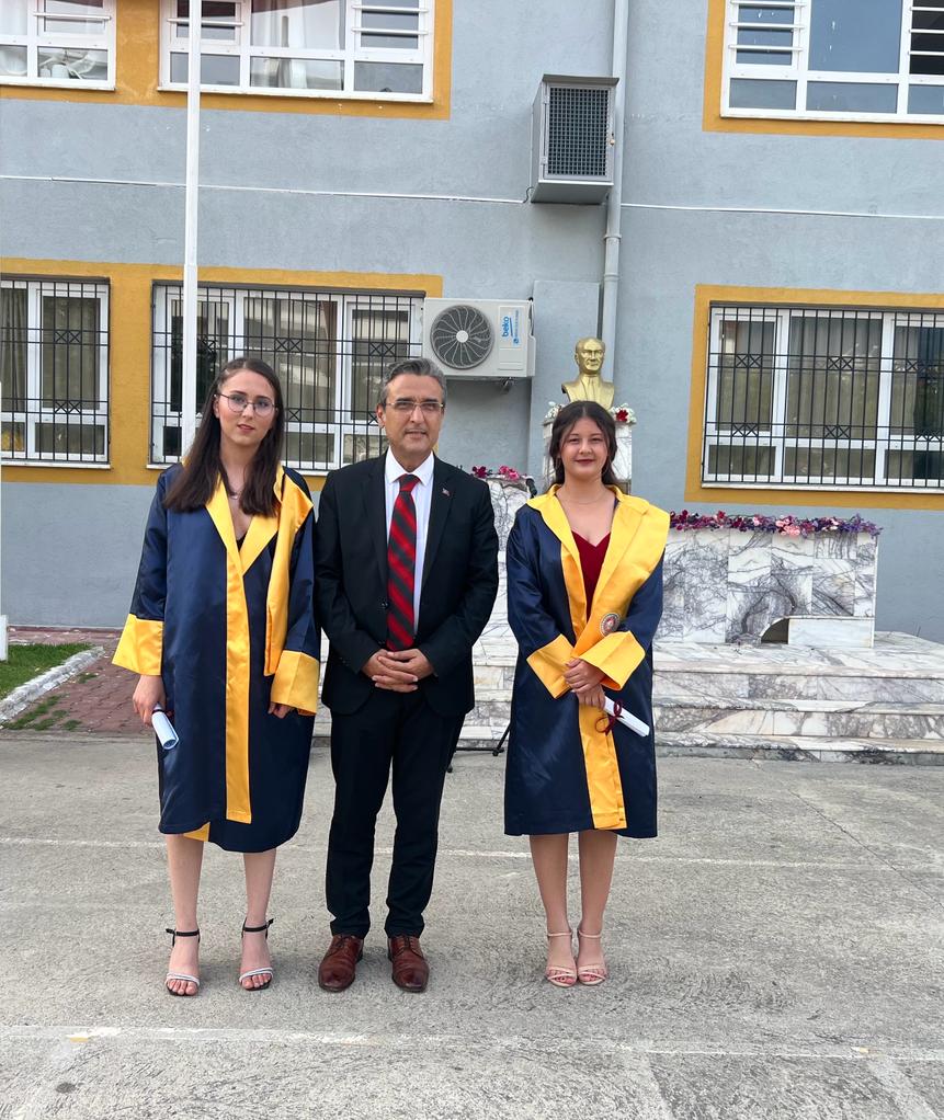 Kaymakamımız Şukufe-Cemal Özbaş Anadolu Lisesi 2022-2023 Eğitim Öğretim yılı mezuniyet törenine katıldı.